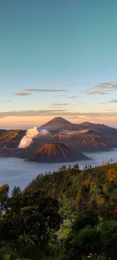 布罗莫火山日出云海橙金风景手机壁纸