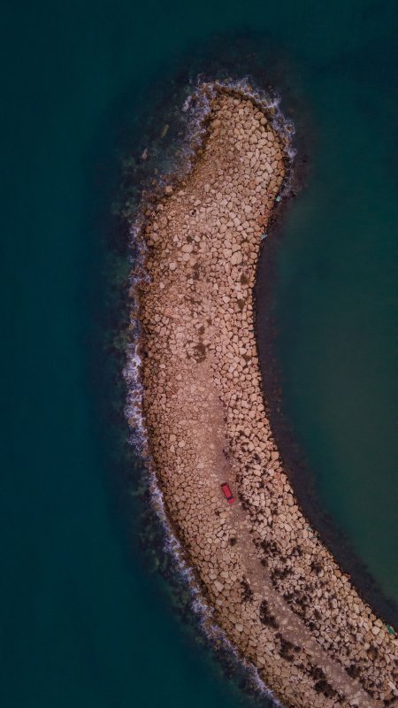 海岸堤坝航拍深蓝自然风景手机壁纸