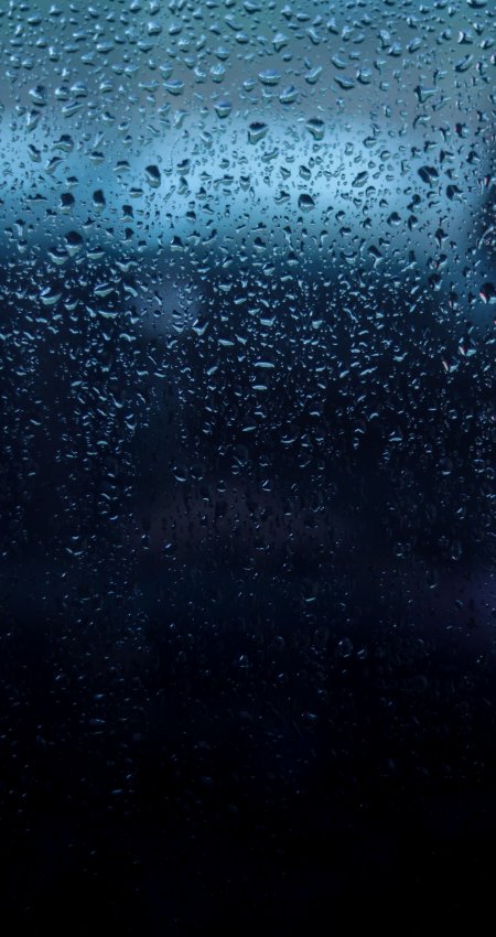 雨滴玻璃窗蓝黑渐变静物特写手机壁纸