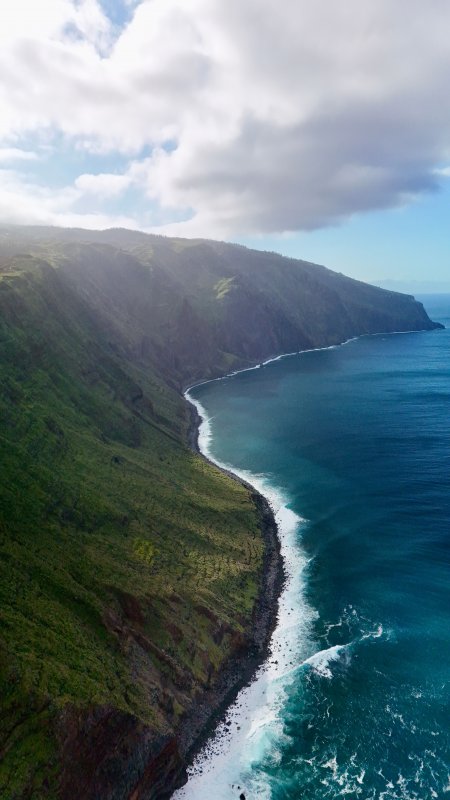 海岸悬崖绿意盎然蓝白风景手机壁纸
