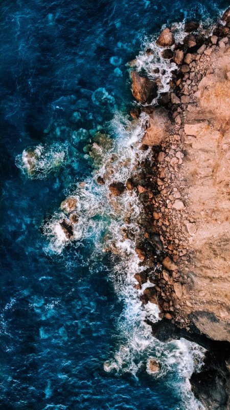 深蓝海浪拍岸礁石棕蓝风景手机壁纸