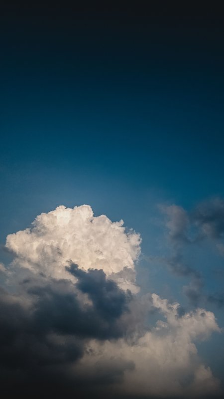 蓝天白云蓬松云团蓝白风景手机壁纸