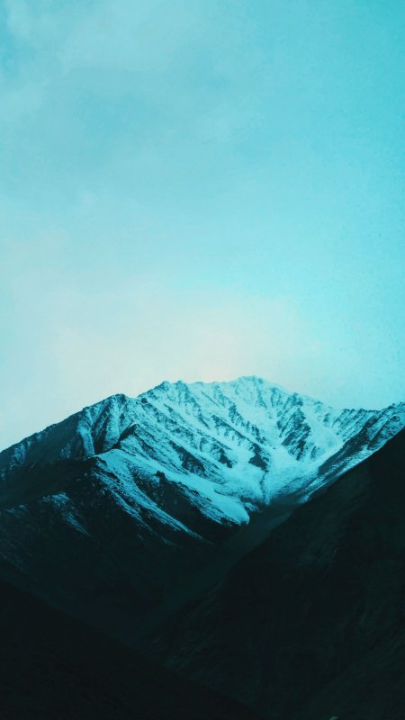 雪山巍峨雪峰冷蓝青风景手机壁纸