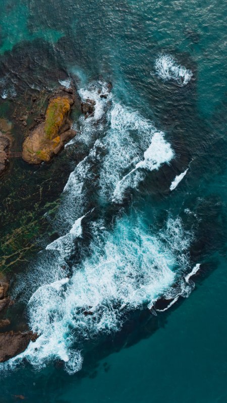海浪浪花拍岸礁石青蓝自然风景手机壁纸