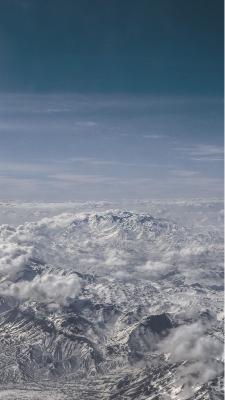 雪山连绵云海缭绕蓝白自然风景手机壁纸