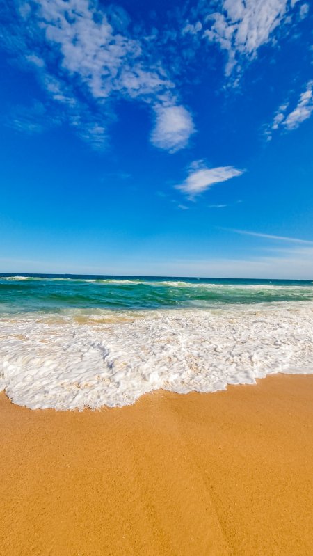 碧海蓝天白浪拍岸金黄沙滩自然风景手机壁纸