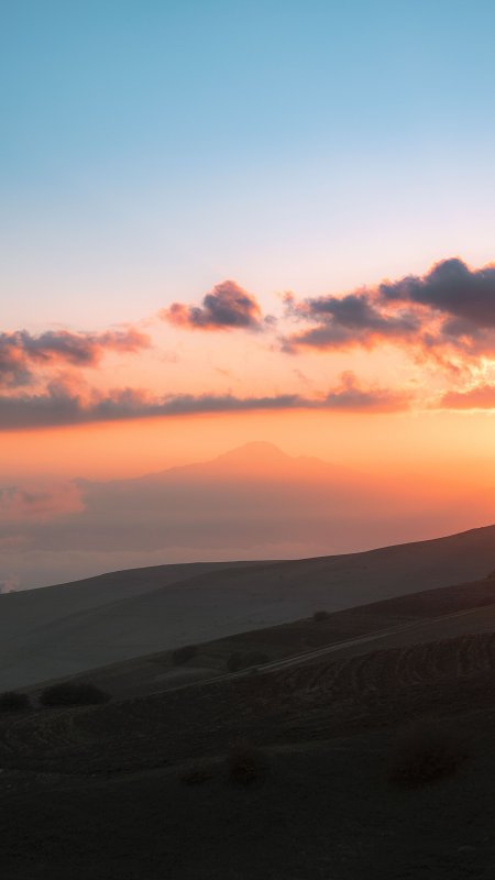 夕阳山峦剪影橙红渐变风景手机壁纸