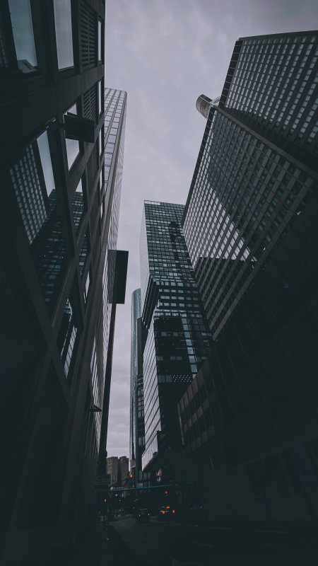 摩天大楼林立灰暗城市建筑手机壁纸