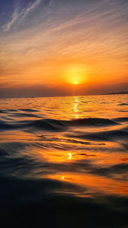海面日落金光粼粼橙紫风景手机壁纸