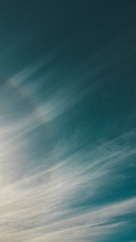 蓝绿渐变流云天空唯美风景手机壁纸