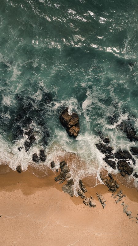 海浪拍岸礁石沙滩蓝绿风景手机壁纸