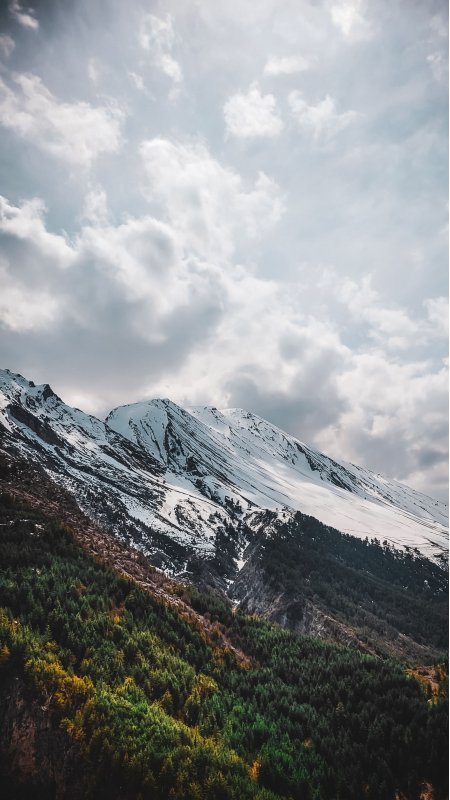 雪山巍峨云海缭绕蓝白自然风景手机壁纸