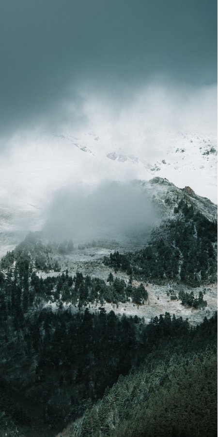 雪山云雾缭绕青灰自然风景手机壁纸