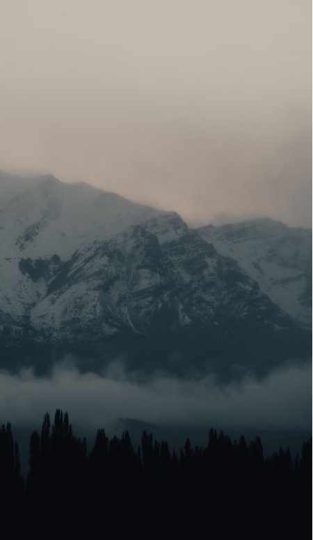 雪山云雾缭绕灰蓝天空自然风景手机壁纸