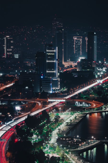 城市夜景车流光轨蓝紫建筑手机壁纸