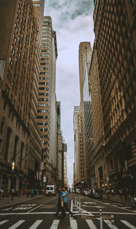 纽约第五大道高楼林立街景棕灰城市建筑手机壁纸