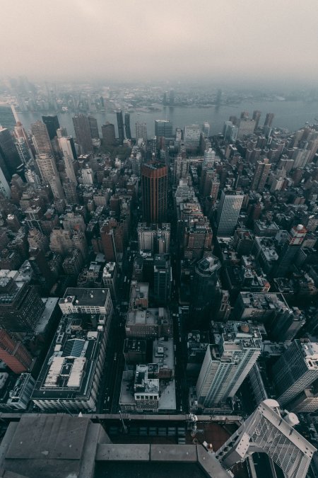 纽约曼哈顿高楼林立灰蓝城市建筑手机壁纸
