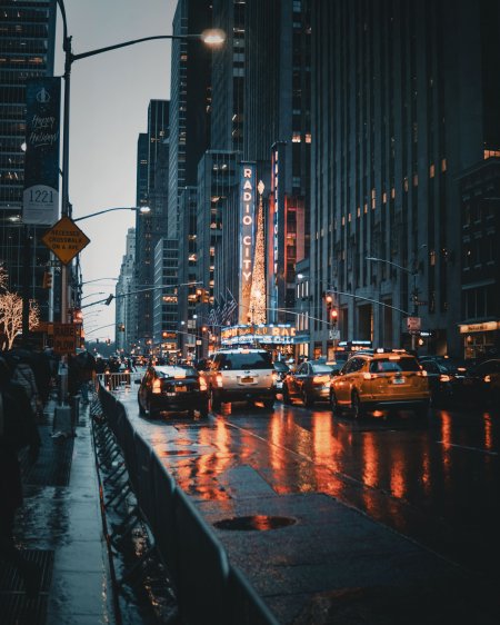 纽约RadioCity音乐厅夜景霓虹蓝调高楼城市建筑手机壁纸