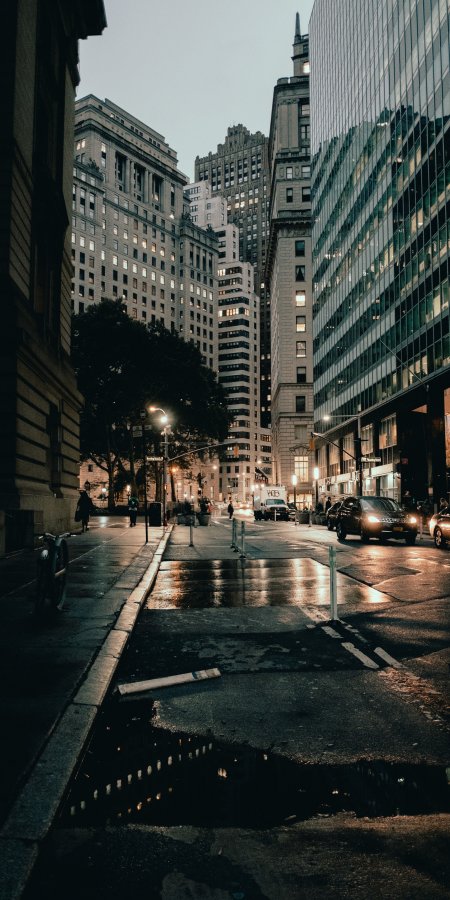 纽约街头雨夜霓虹倒影暗蓝城市建筑手机壁纸