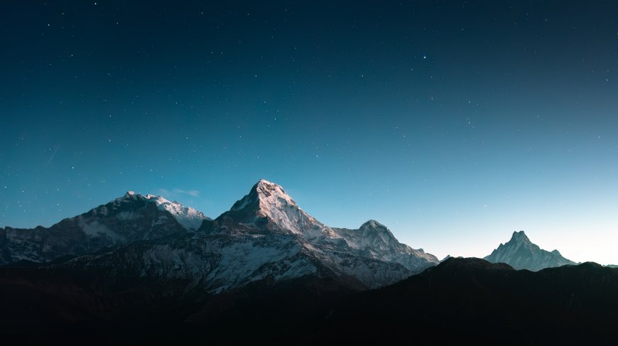 雪山星夜璀璨蓝白高清风景电脑壁纸