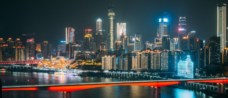 重庆夜景高楼林立霓虹璀璨蓝金建筑电脑壁纸