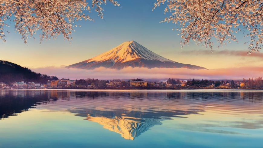 富士山樱花倒影湖畔粉金风景电脑壁纸