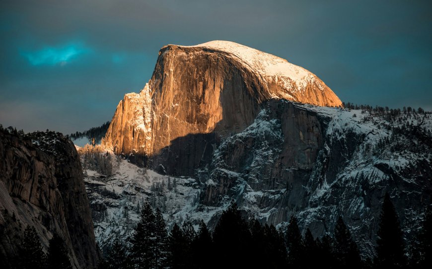 优胜美地半圆顶雪峰夕照蓝金风景电脑壁纸