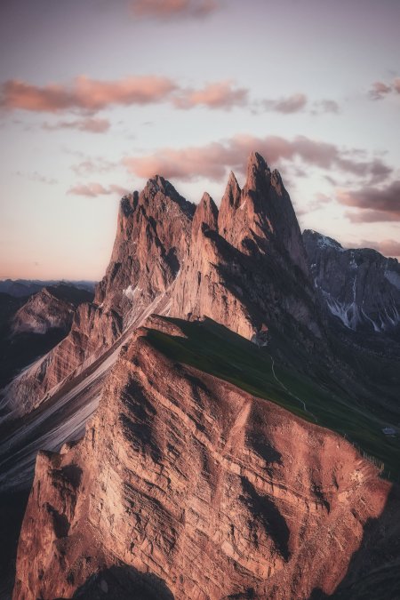 阿尔卑斯山峰夕照金红风景手机壁纸
