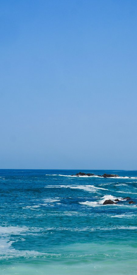 碧海蓝天礁石浪花蓝绿风景手机壁纸1