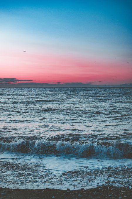 海面波浪夕阳粉蓝渐变风景手机壁纸