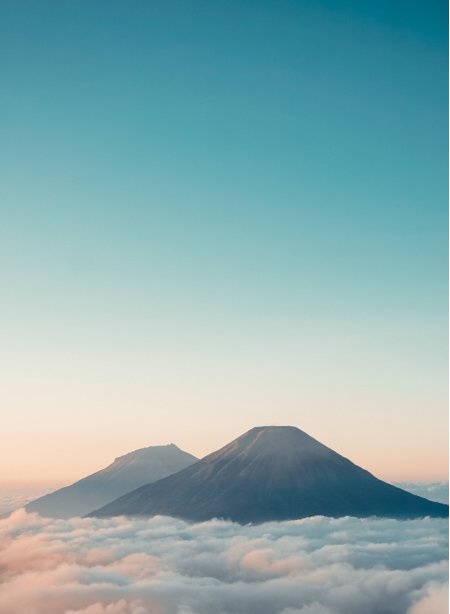火山云海晨曦蓝粉风景手机壁纸精选