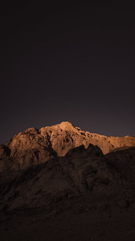 暮色山峰轮廓分明暗金风景手机壁纸