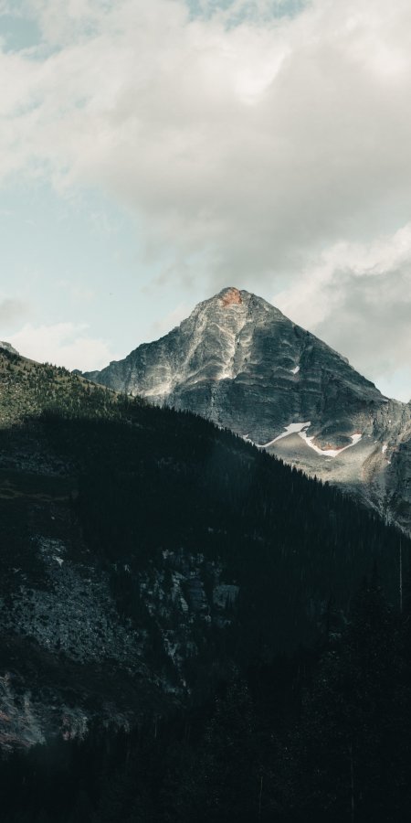 巍峨雪山云雾缭绕灰蓝风景手机壁纸