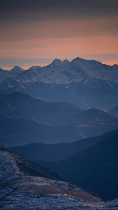 雪山层峦叠嶂橙紫渐变风景手机壁纸