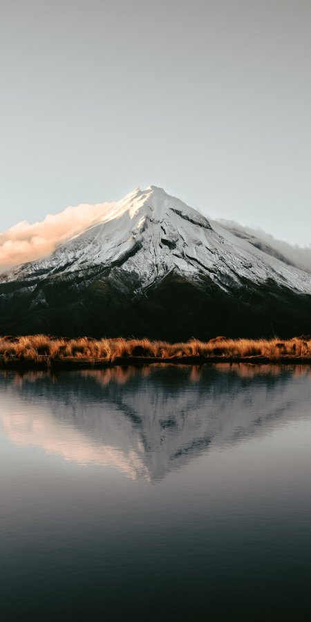 雪山倒影湖面金辉静谧风景手机壁纸