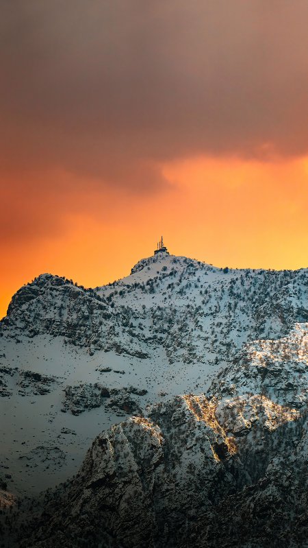 雪山顶峰通信塔橙红晚霞风景手机壁纸