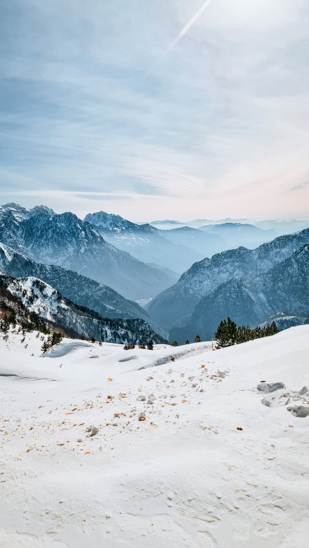 雪山连绵层峦叠嶂蓝白风景手机壁纸