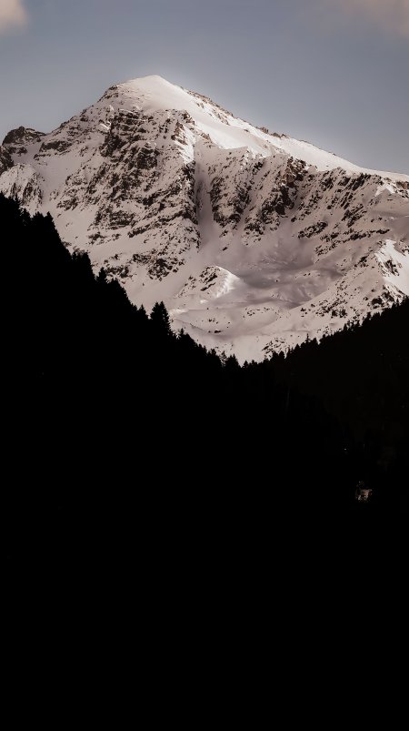 雪山巍峨积雪覆盖冷灰风景手机壁纸