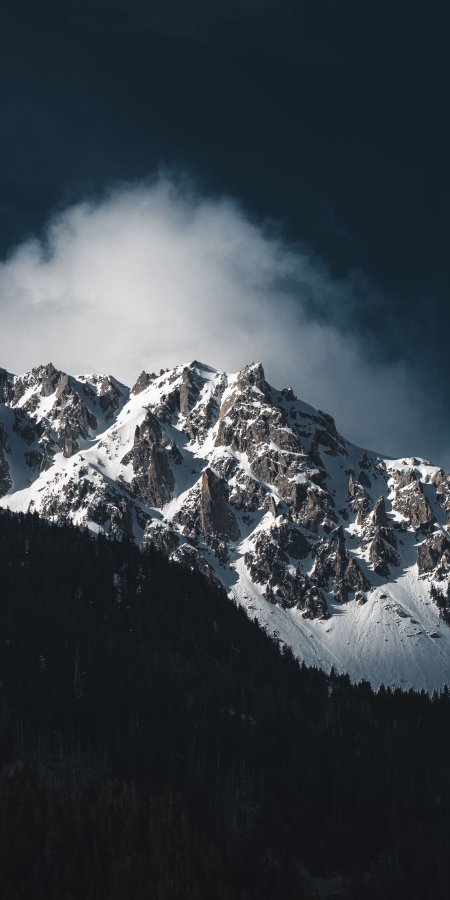 雪山巍峨云绕峰顶蓝黑风景手机壁纸