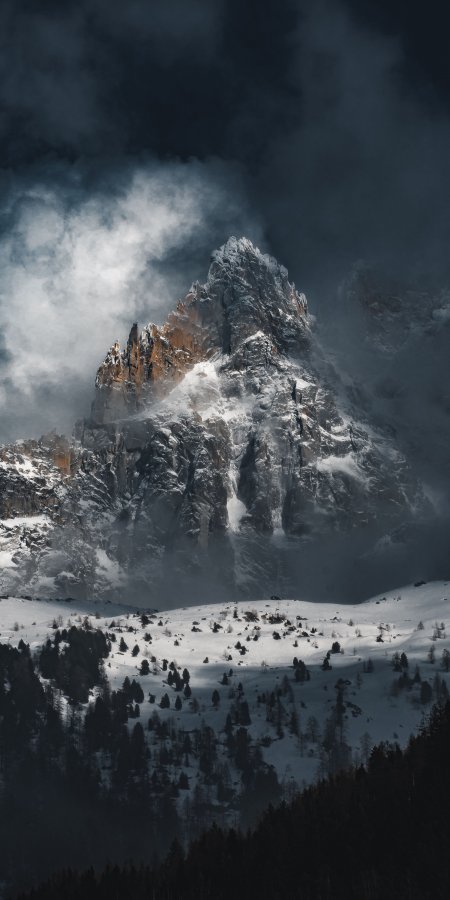 雪山巍峨云雾缭绕暗蓝风景手机壁纸
