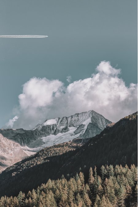 雪山云海飞机航迹蓝灰风景手机壁纸