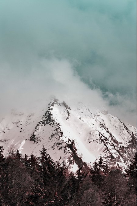 雪山云雾缭绕青灰风景手机壁纸精选