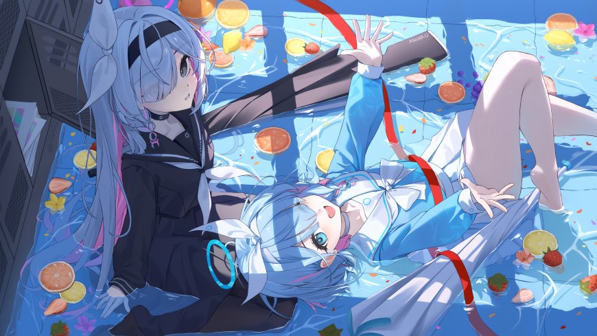 初音未来与巡音流歌水果泳池蓝动漫电脑壁纸