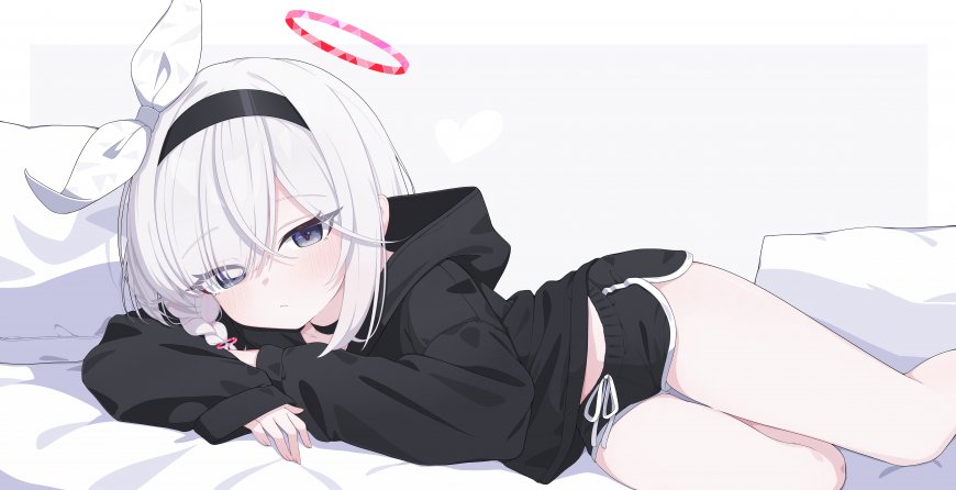 蔚蓝档案普拉娜黑色卫衣趴卧少女动漫电脑壁纸