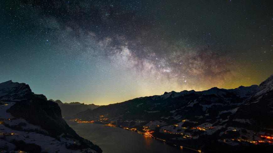 银河横贯雪山湖泊夜景蓝紫风景电脑壁纸