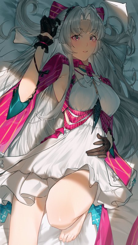 银发少女粉白服饰高清动漫手机壁纸