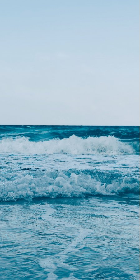 海浪翻涌泡沫洁白蓝调风景手机壁纸