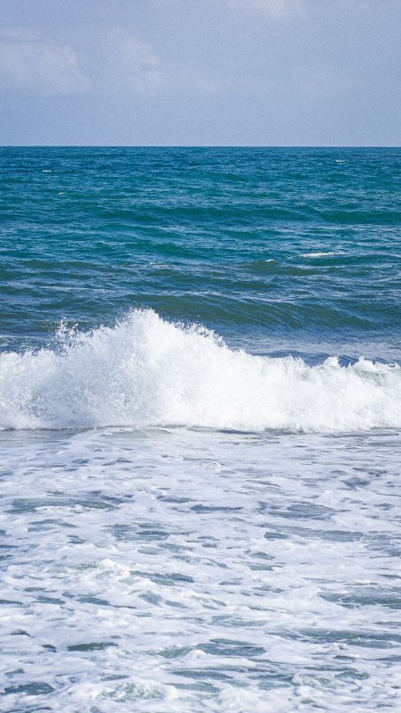 海浪翻涌洁白泡沫蓝绿风景手机壁纸