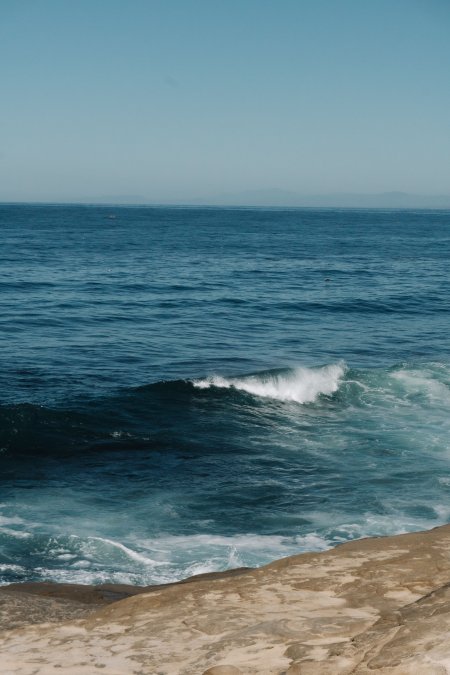海浪拍岸岩石蓝白风景手机壁纸精选