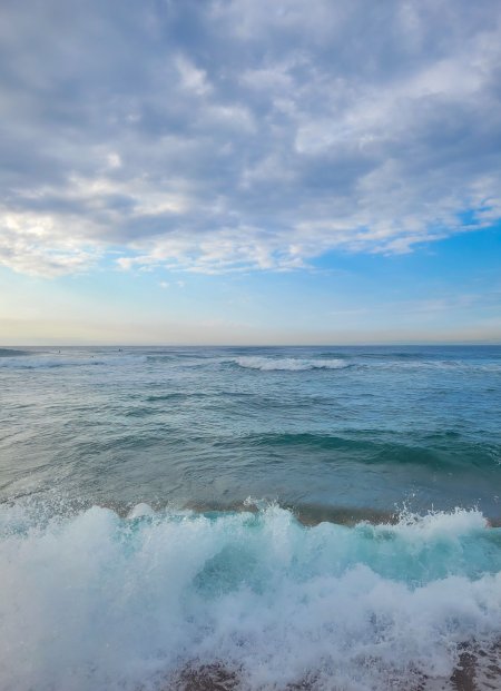 海浪翻涌蓝白渐变风景手机壁纸精选